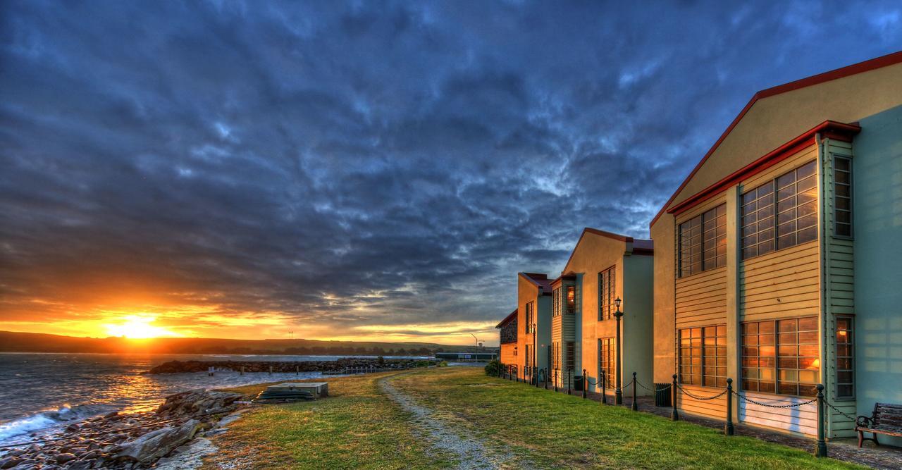 Stanley Village Waterfront Accommodation エクステリア 写真